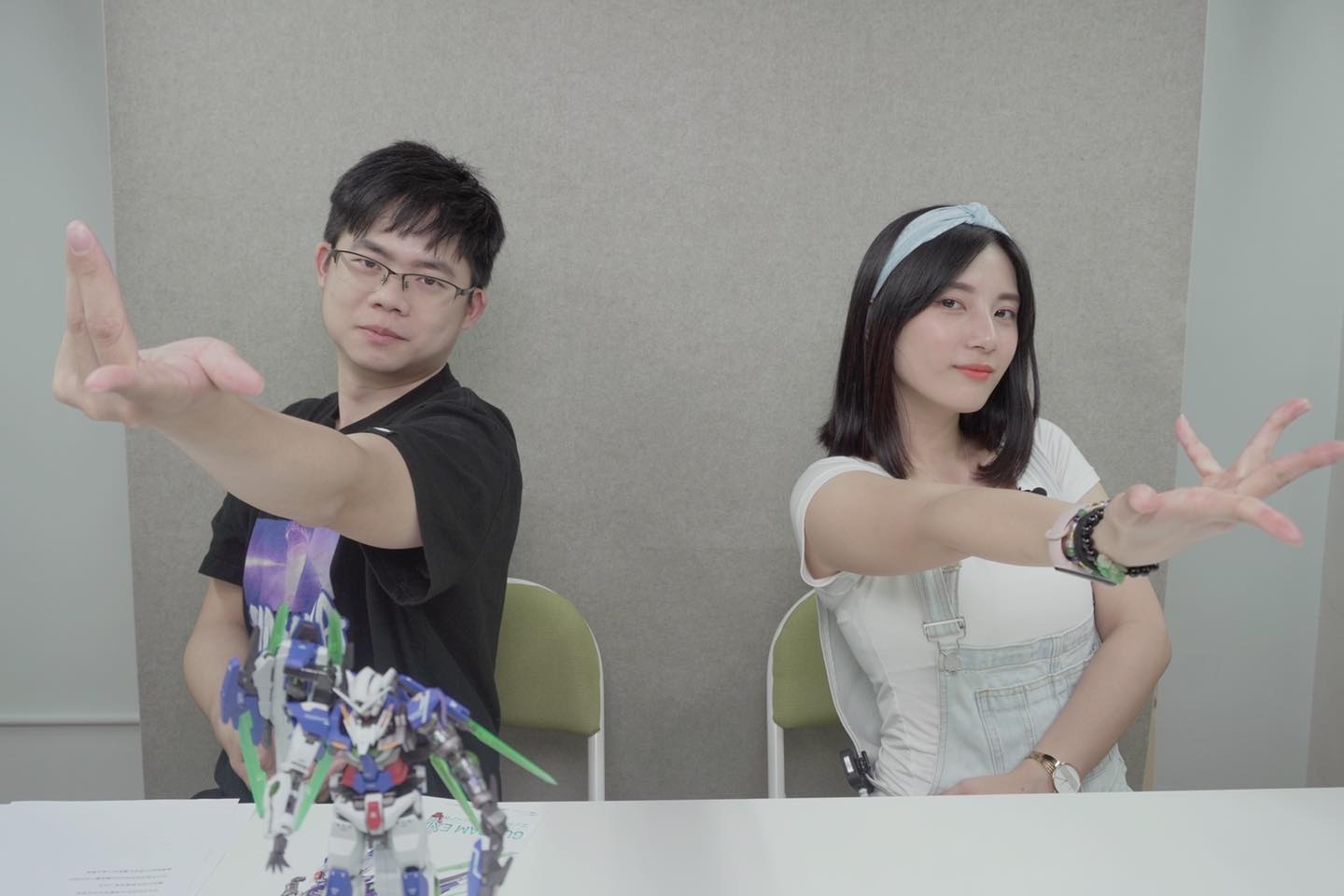 梨又 Liyo - 內個⋯⋯要模仿四大天王其中一人 有人看出我們在學誰嗎？？？？？ #辣机製造所 #梨又 #所長