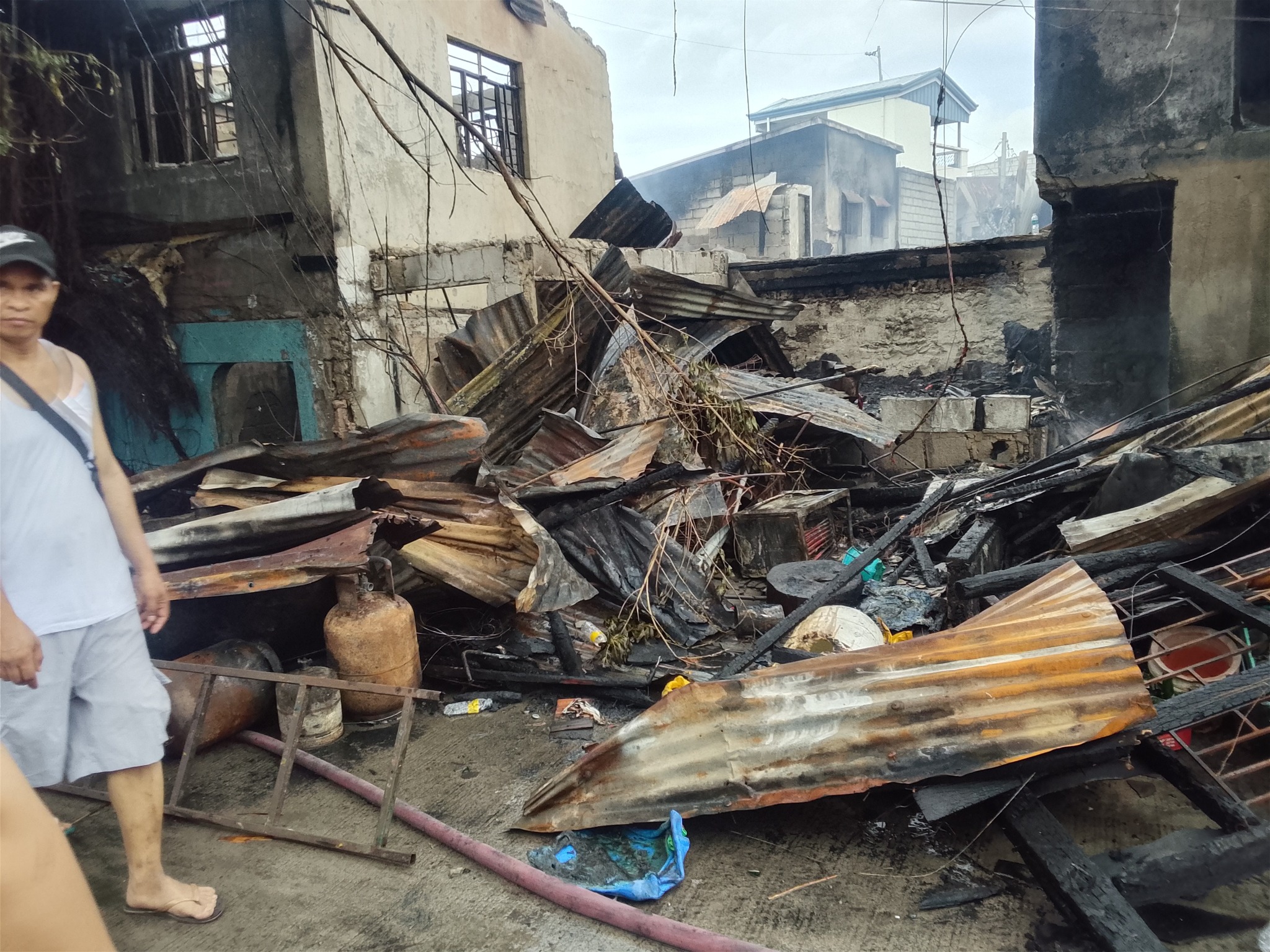 GMA - Natupok ng apoy ang ilang bahay sa isang residential area sa ...