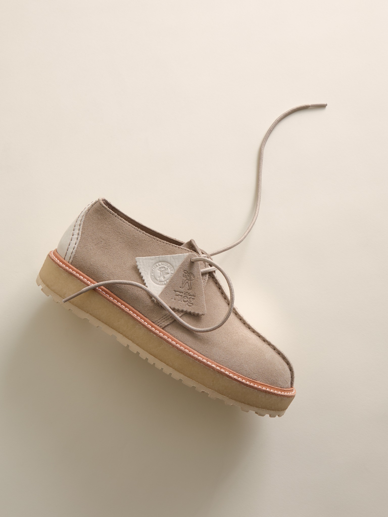 Clarks Originalsの名作Desert Trek™に着想を得て Ronnie Fiegとの