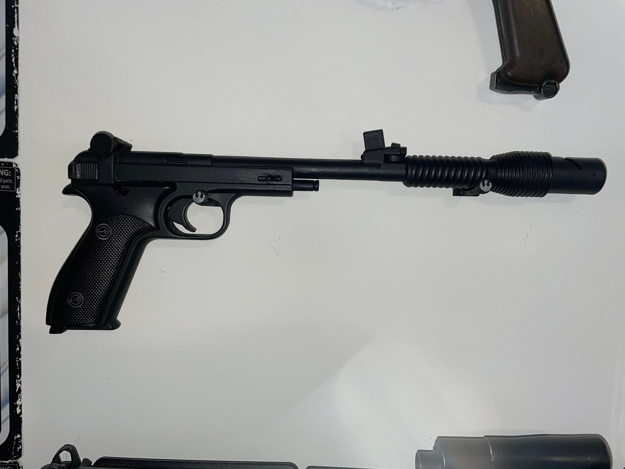 hello, i was wondering if this is the original leia blaster. I've