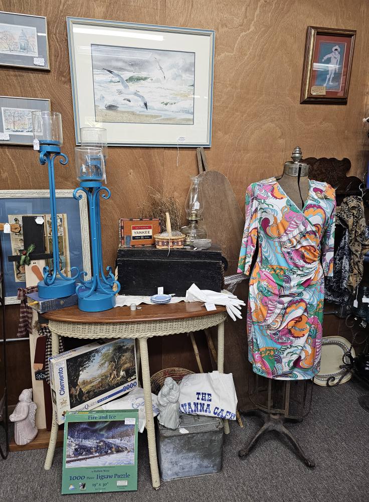 Emma Rae's Antiques &... - Emma Rae's Antiques & Uniques