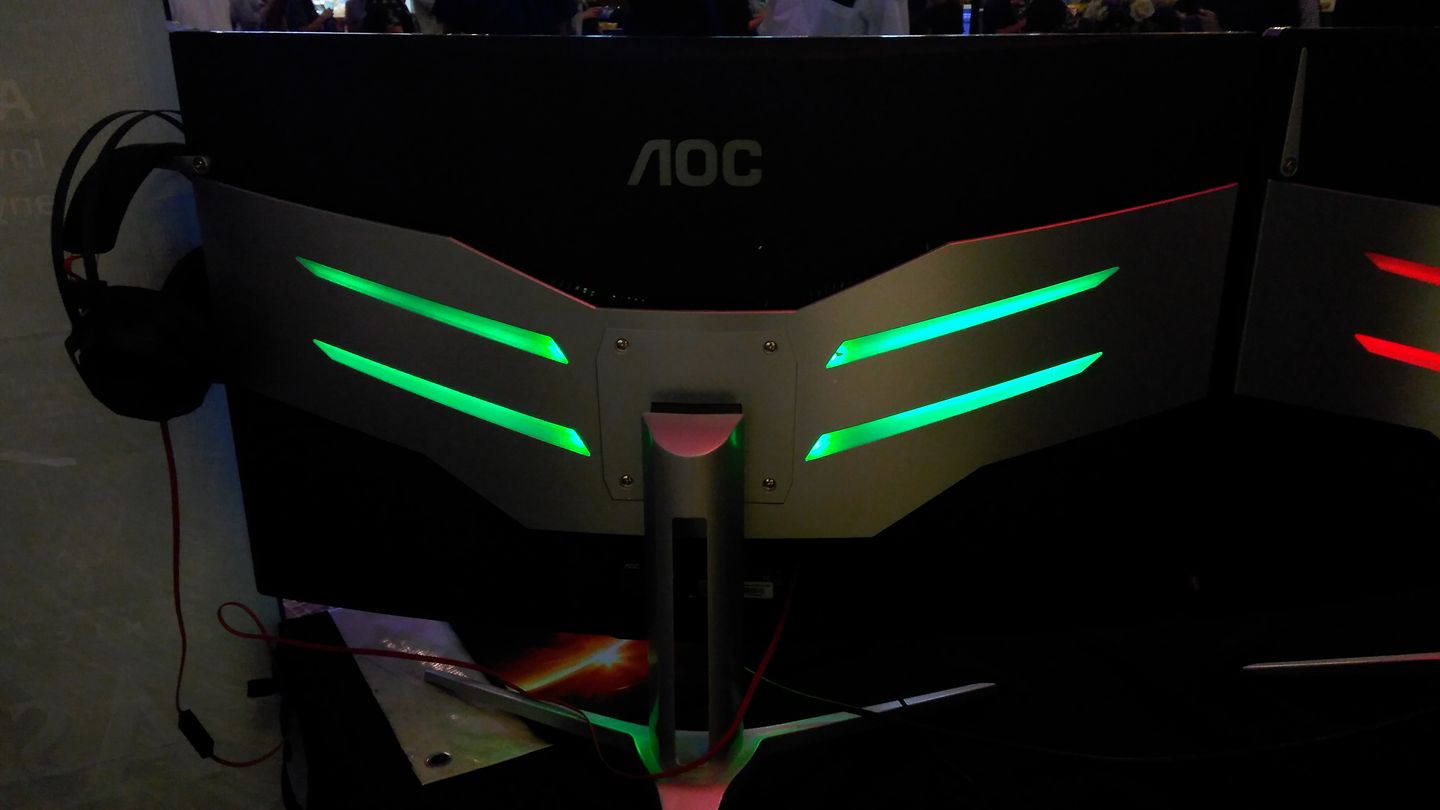 AOC AGON AG322FCX Born for Battle!! 32