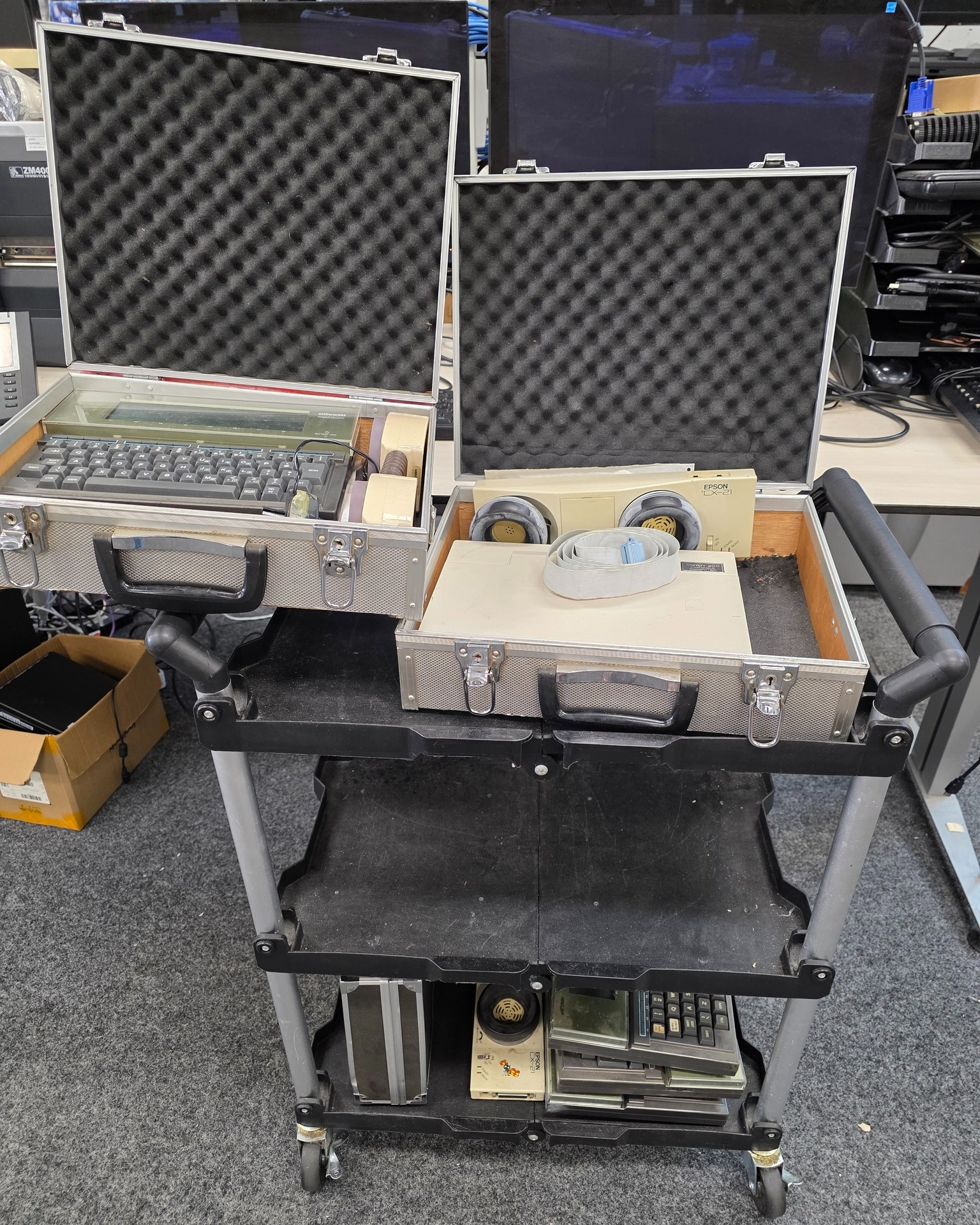 とんみ‼️ Another donation with a story came in. This time, 2 Tandy 200s and