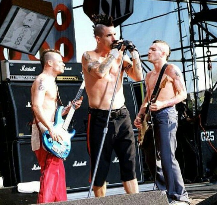 Red Hot Chili Peppers at Rolling Rock Town Fair 2000. Mohawk's Era!
