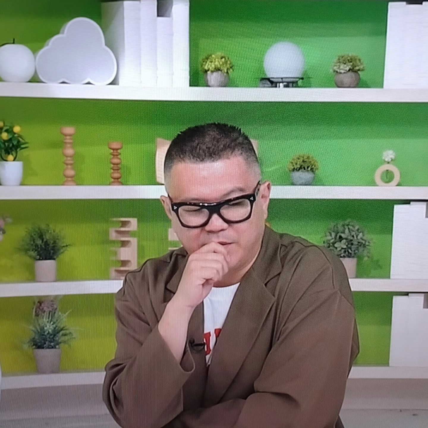 おはようございます。 シソンヌ長谷川忍さんもメインで着用されてる 