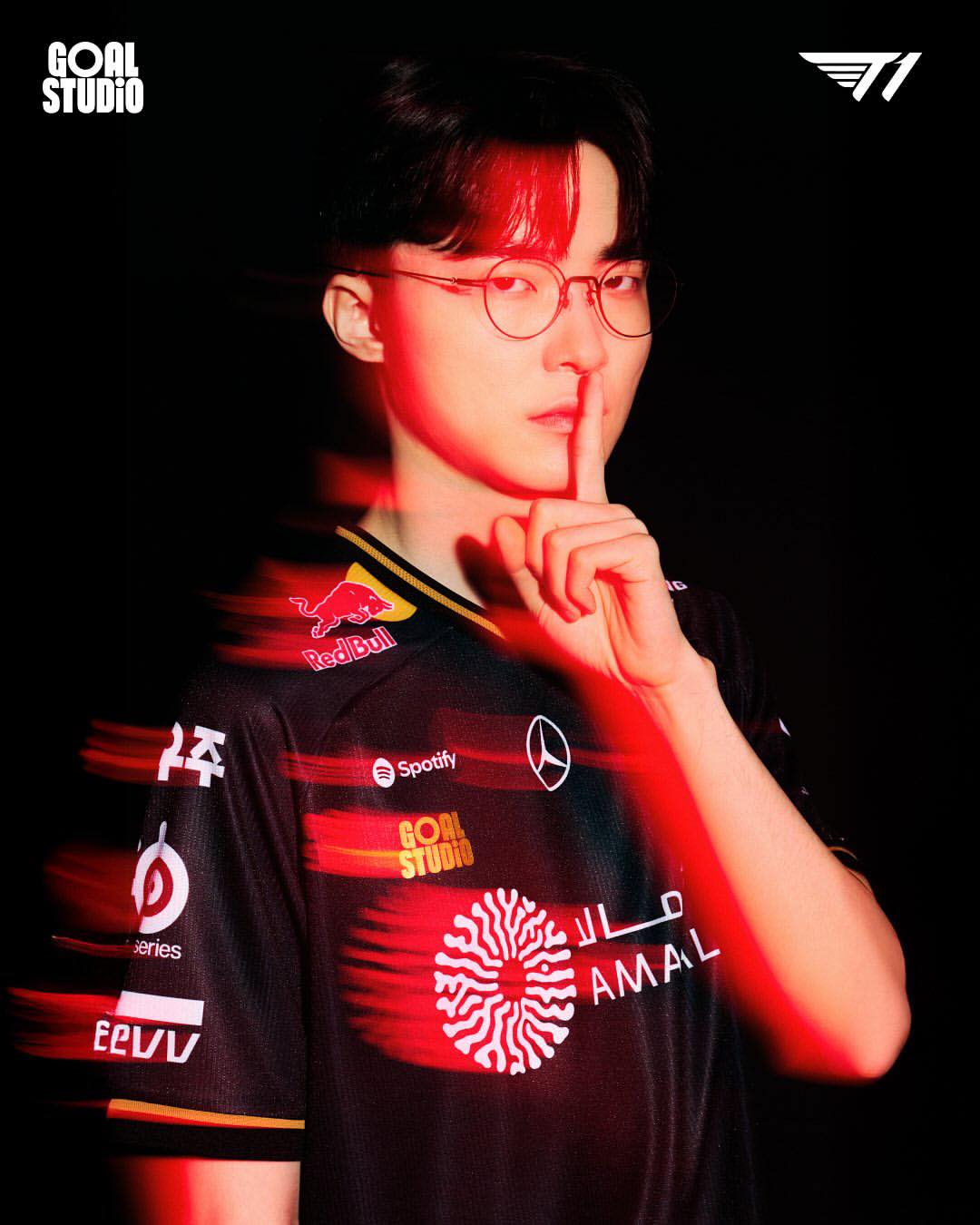 Yêu Esports - 📸👑🤫⚫️🔥 #T1 #DOFGK #Worlds2025 | Facebook
