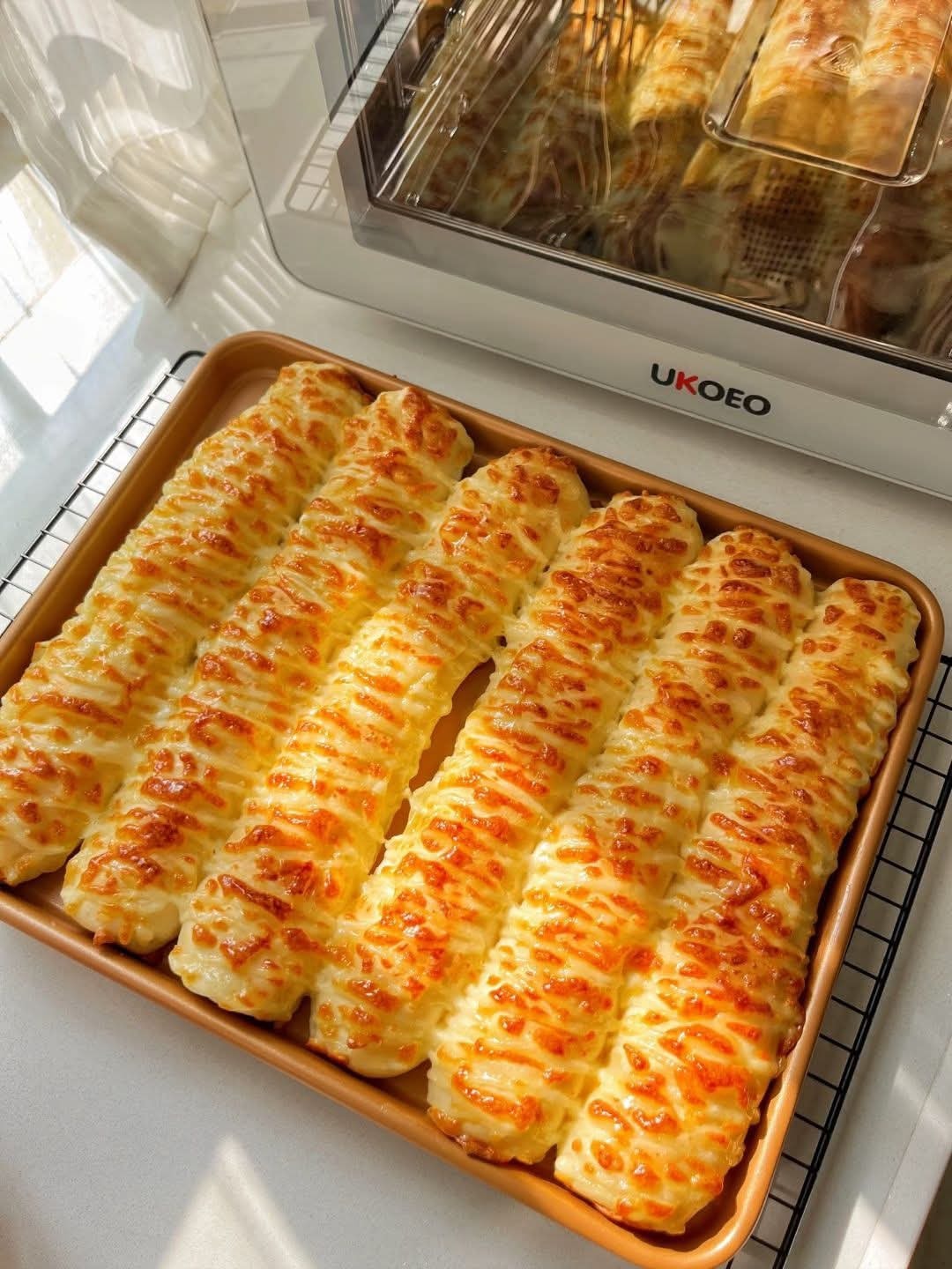 小厨娘 - ♨️ 芝士面包条 Cheese Bread Sticks 🩷 食材 Ingredients ： 🔹 面团 Dough • 250g ...