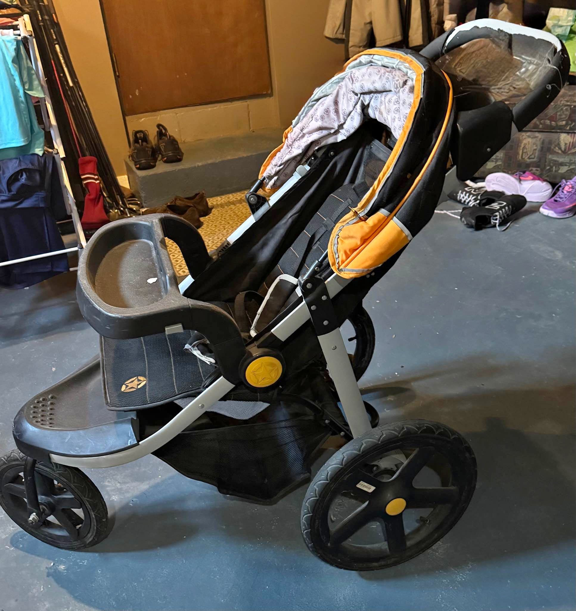 stroll wagon Radio Flyer 3969Z Compass 'N Wagon, Grey – VIP Outlet Model:2 (5wt - 6wt) Hello Kitty mini backpack point safety harnesses deck umbrella