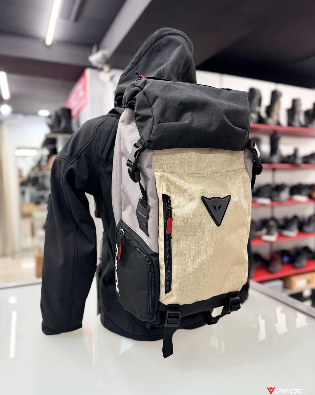 出遊、通勤好幫手EXPLORER D-THROTTLE BACKPACK ✓主要置物容量約28L