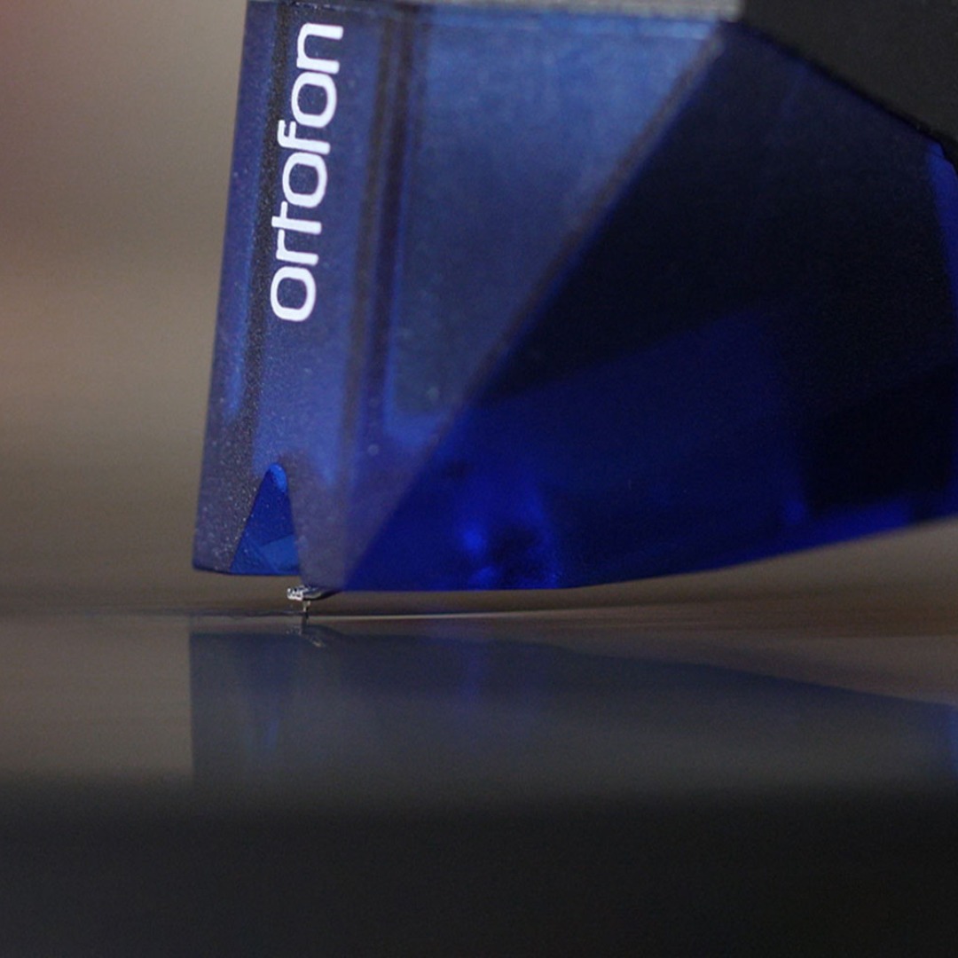 The 2M Blue has a diamond which has been polished to the highest