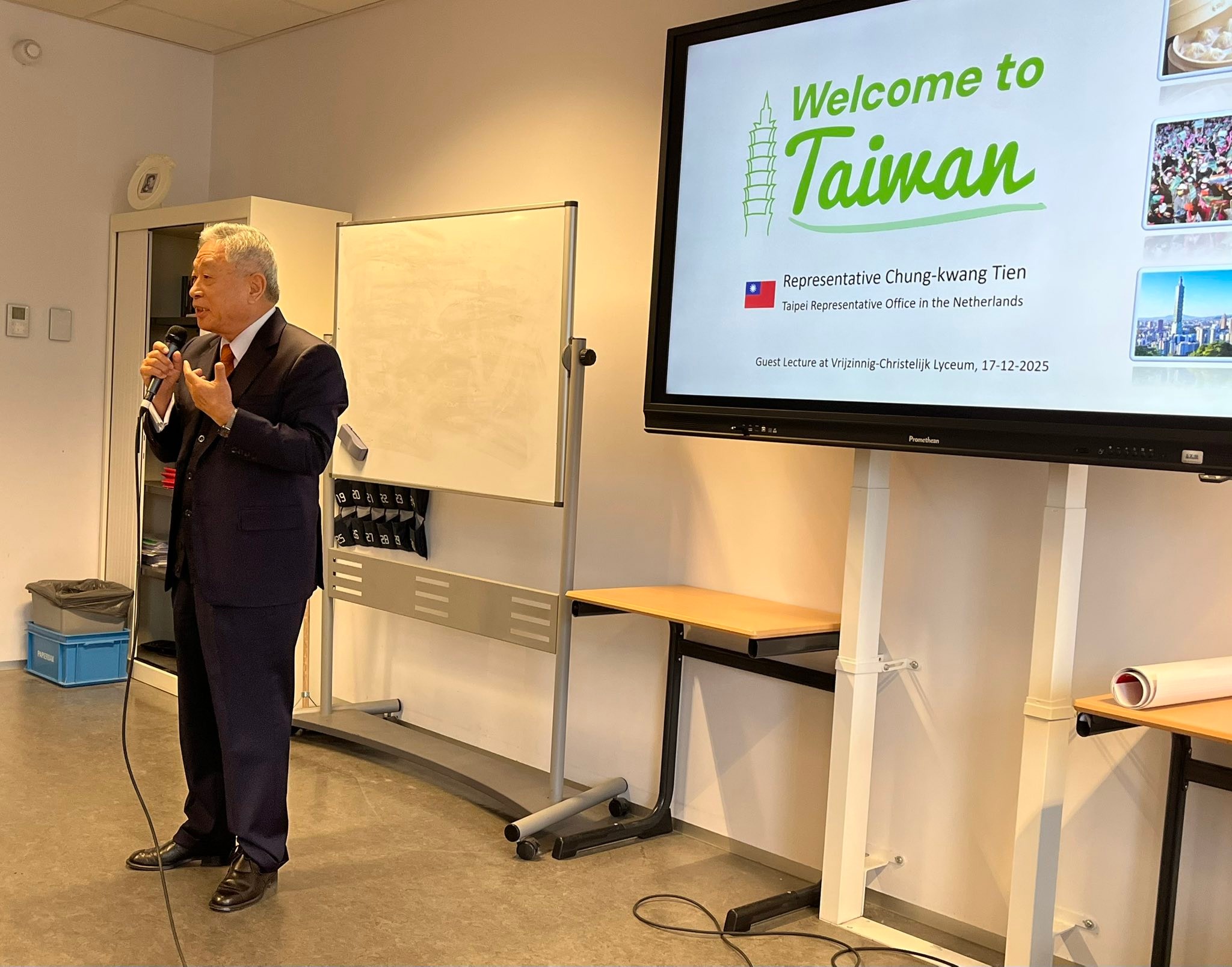 駐荷蘭代表田中光大使很高興能到海牙「自由基督教文理中學（VCL... - Taiwan in the Netherlands | Facebook