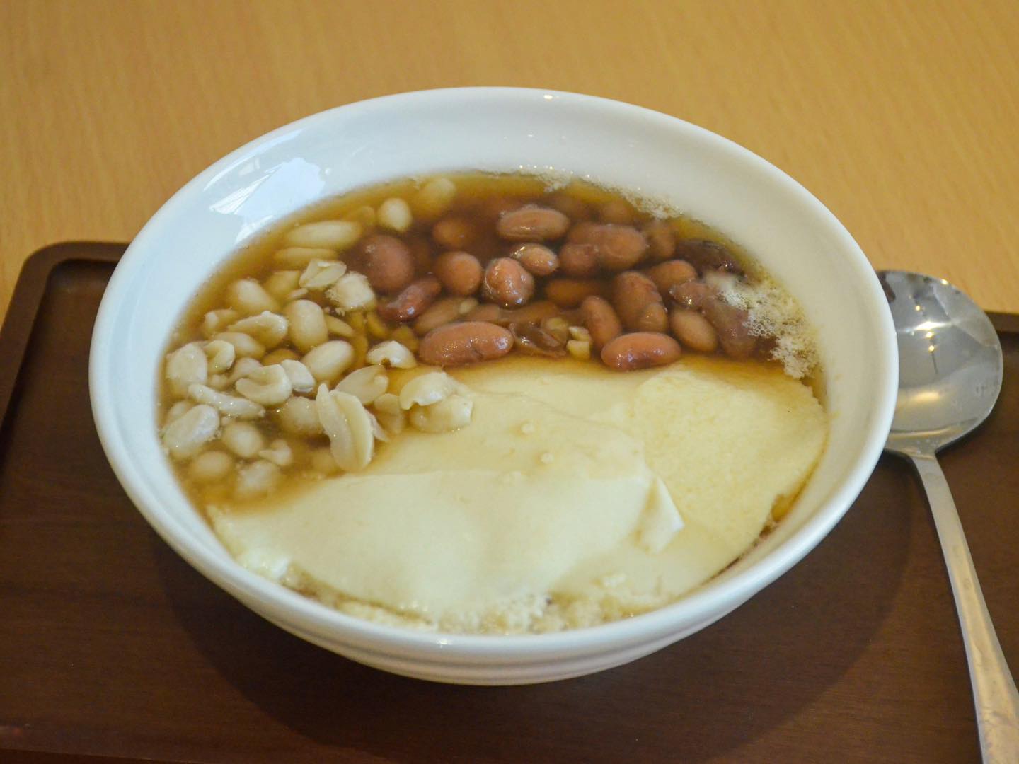 令子豆花 - 《令子豆花》🌸 古樸的懷舊滋味——雙花 營養豐富口感綿密的 #花生 濃郁多汁帶點焦香的 #花豆... | Facebook