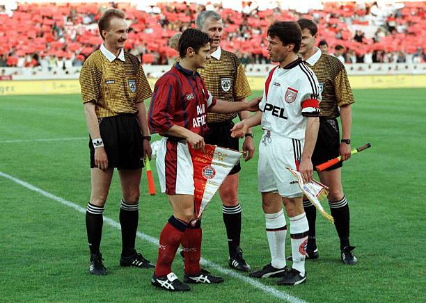 Fanion Bayern Munich Vs Girondins De Bordeaux Finale UEFA Cup 1996 - 48x36 Cm, Parfait état
