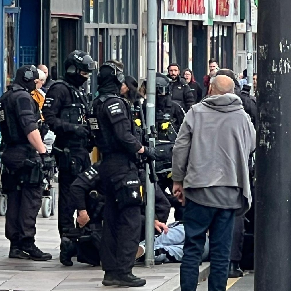 WalesOnline - Armed police descend on Cardiff city centre after man ...