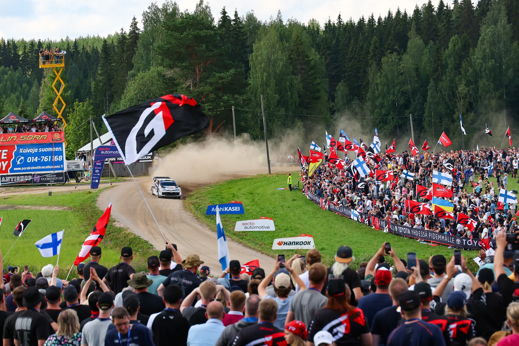 Auto-Geipel - Toyota Gazoo Racing feiert historischen Fünffachsieg bei ...