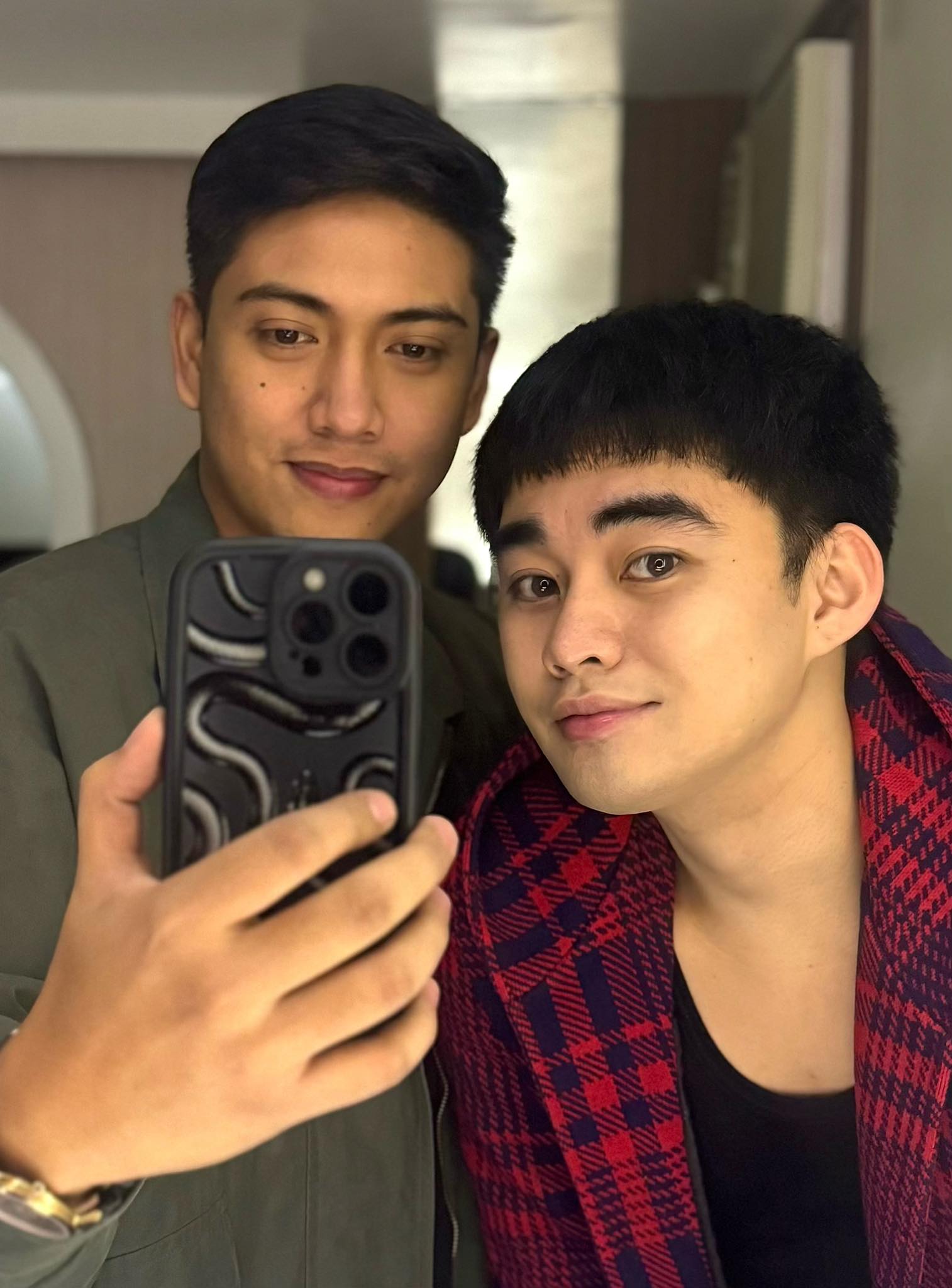 Lucas - Para kaming SexBomb, naka-Rawnd Five. Charaught! 😋😄 ️ # ...