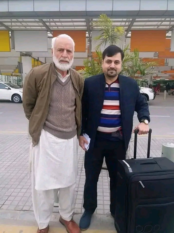 Dr - آج میں نے اپنے بیٹے ڈاکٹر محمد ماجد خان کو انگلینڈ رخصت کیا. ہم ...