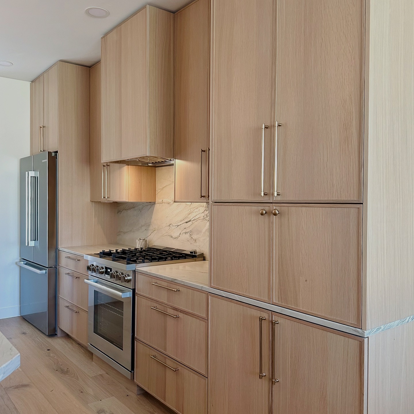 DavannaStudio - This kitchen really shows the natural beauty of Rift ...