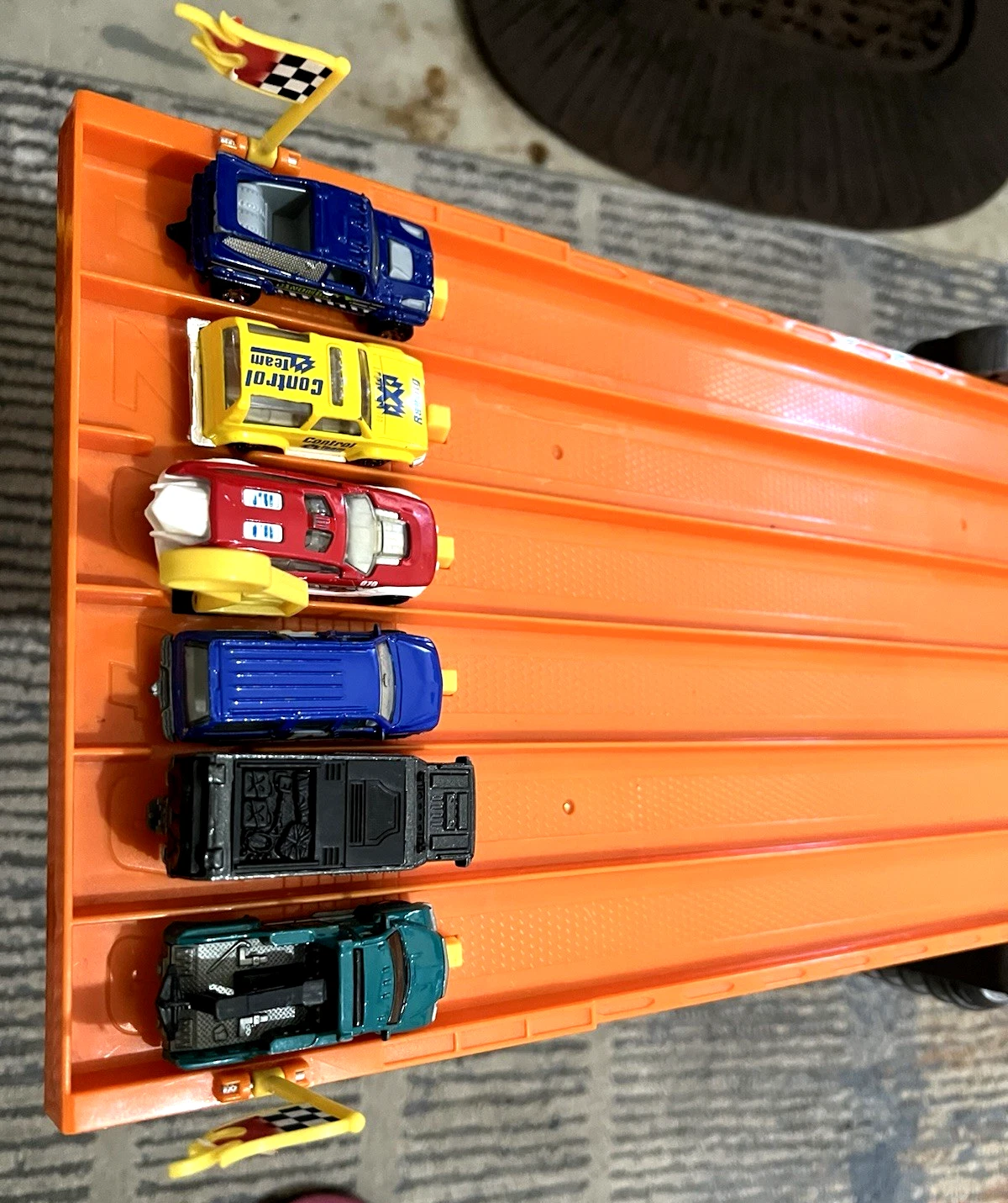Hot Wheels Super 6-Lane Raceway 8 Feet Of Racing Action Six Lane Race ...