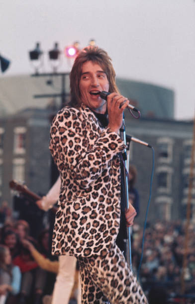 Play - Rod Stewart in concert with the Faces during Rock At The Oval in ...