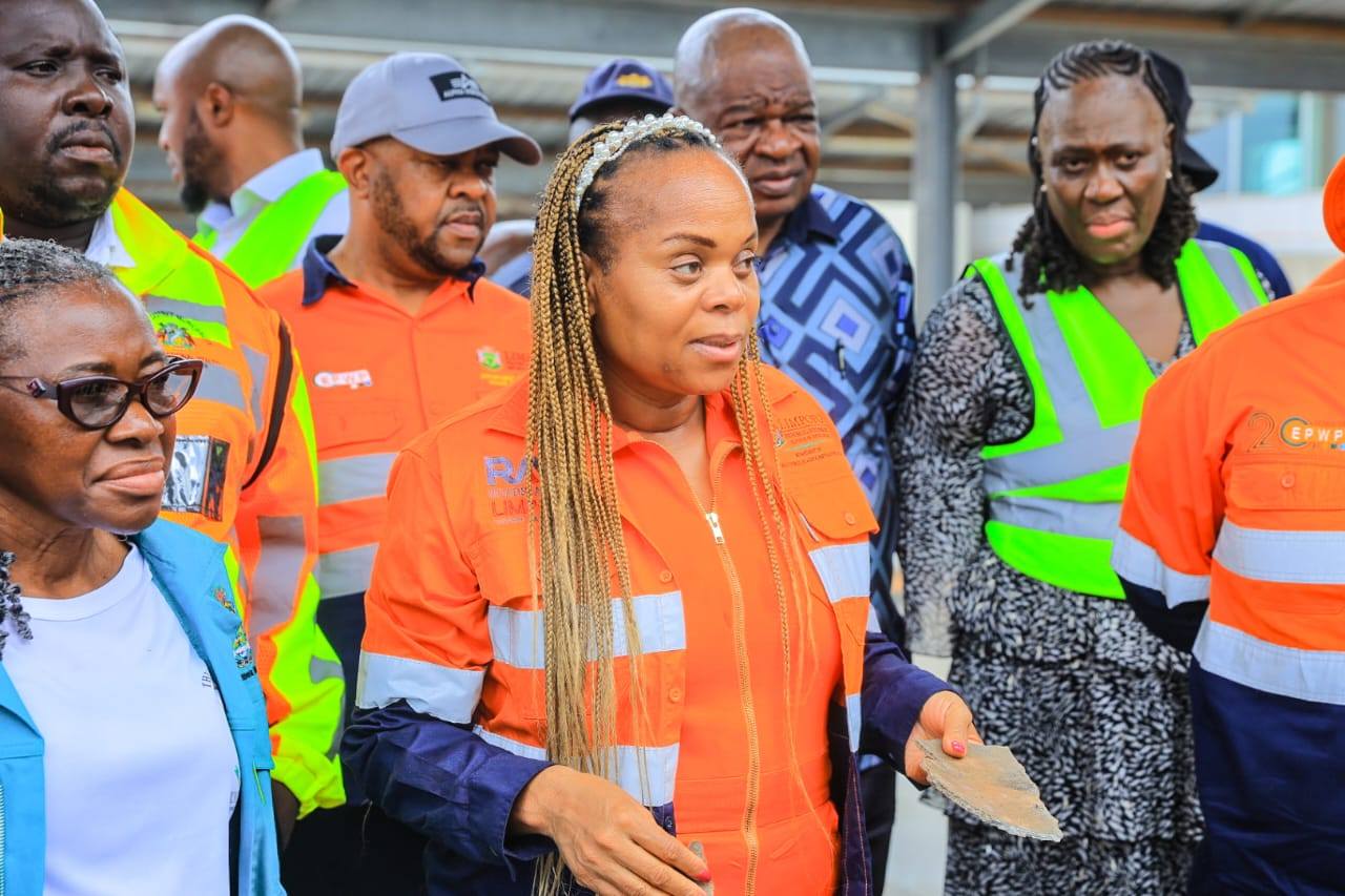 Premier Dr. Phophi Ramathuba conducted an inspection of the Thohoyandou ...