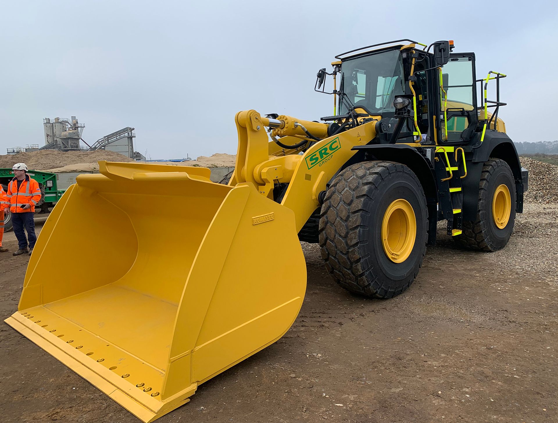 A recently delivered Komatsu WA475-11 busy truck loading for the 