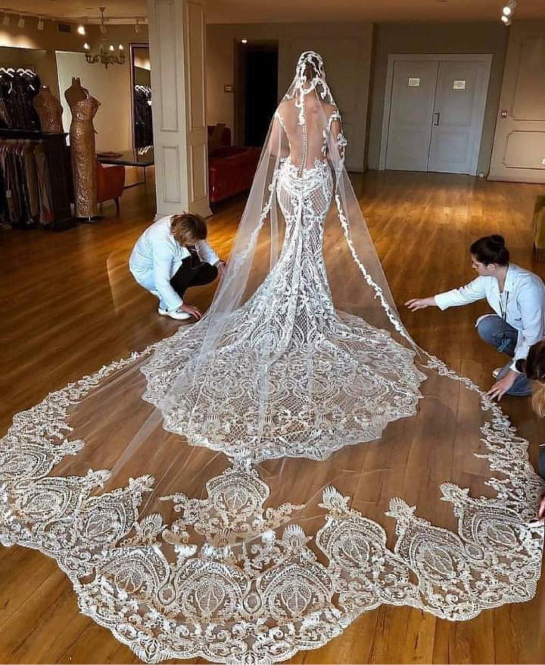 italian classic wedding dresses A dress made in Italy. 🇮🇹 ❤️ ❤️ Mermaid silhouette is created