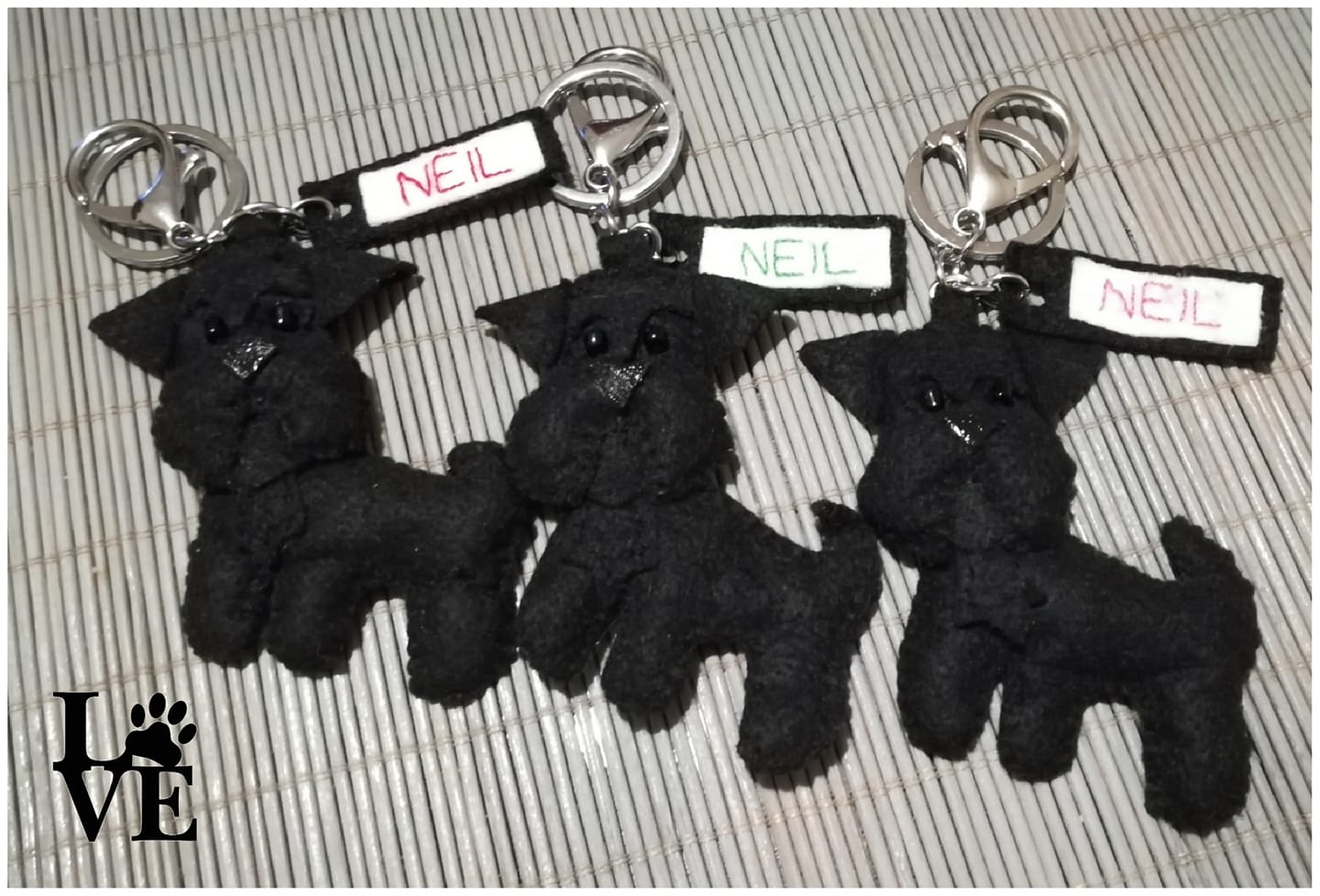 Portachiavi Schnauzer In Peltro – Non Tagliato, Da Collezione