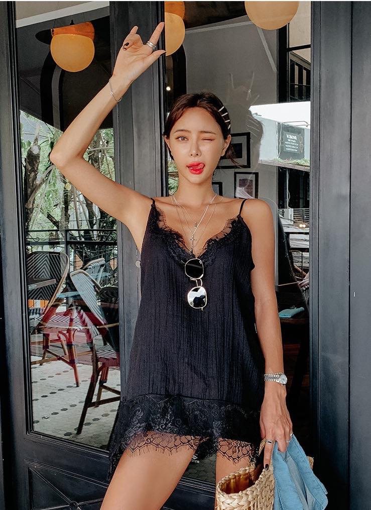 Rohol - Rachel蕾絲長版細肩帶背心 官網連結 🔗 https://bit.ly/2PjX6a0...