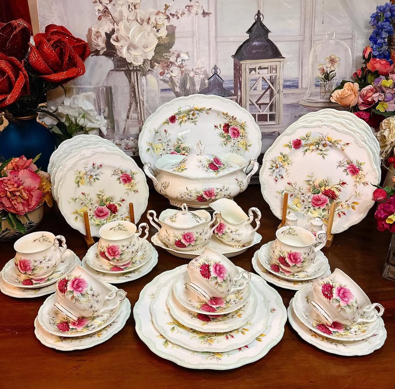 Vintage Stunning Royal Albert “Memories” Dinner Set for 6 Rare 