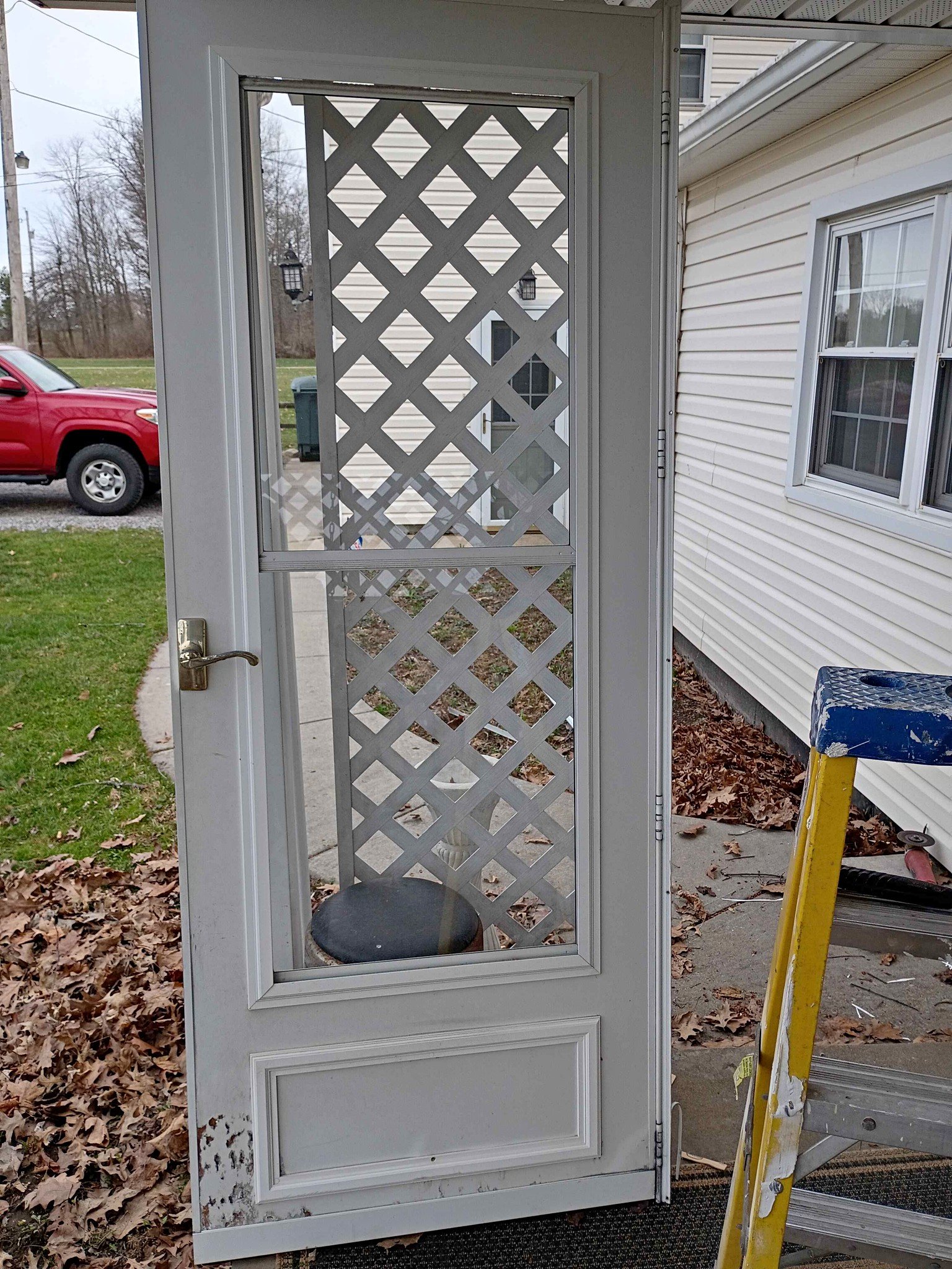 Nice older 32"x80 sturdy storm door comes with the screen also,very