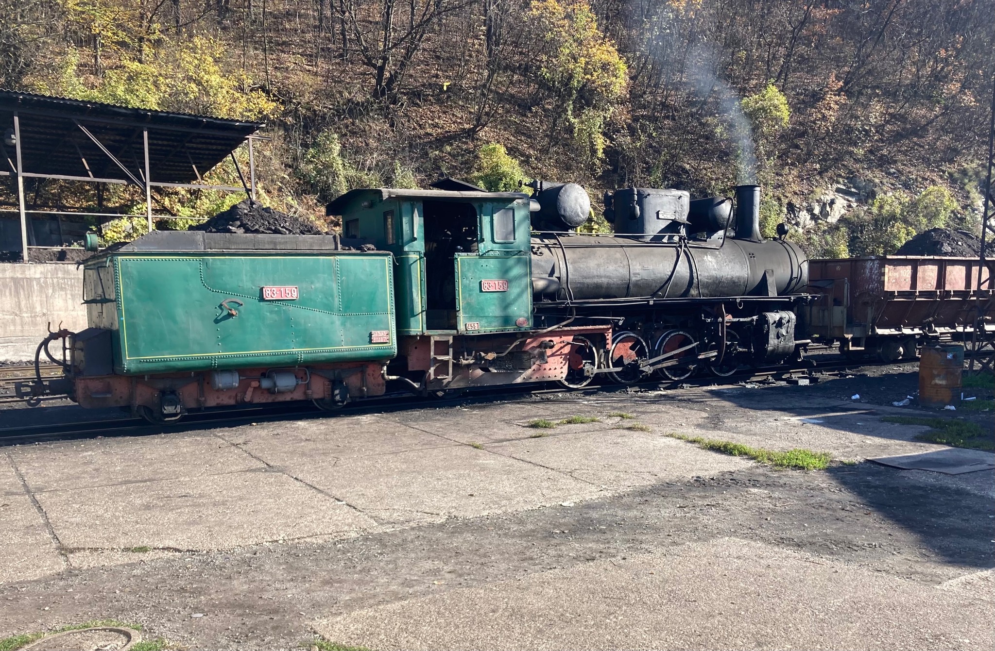 Steam locomotive 83-159 hauls coal in Bosnia