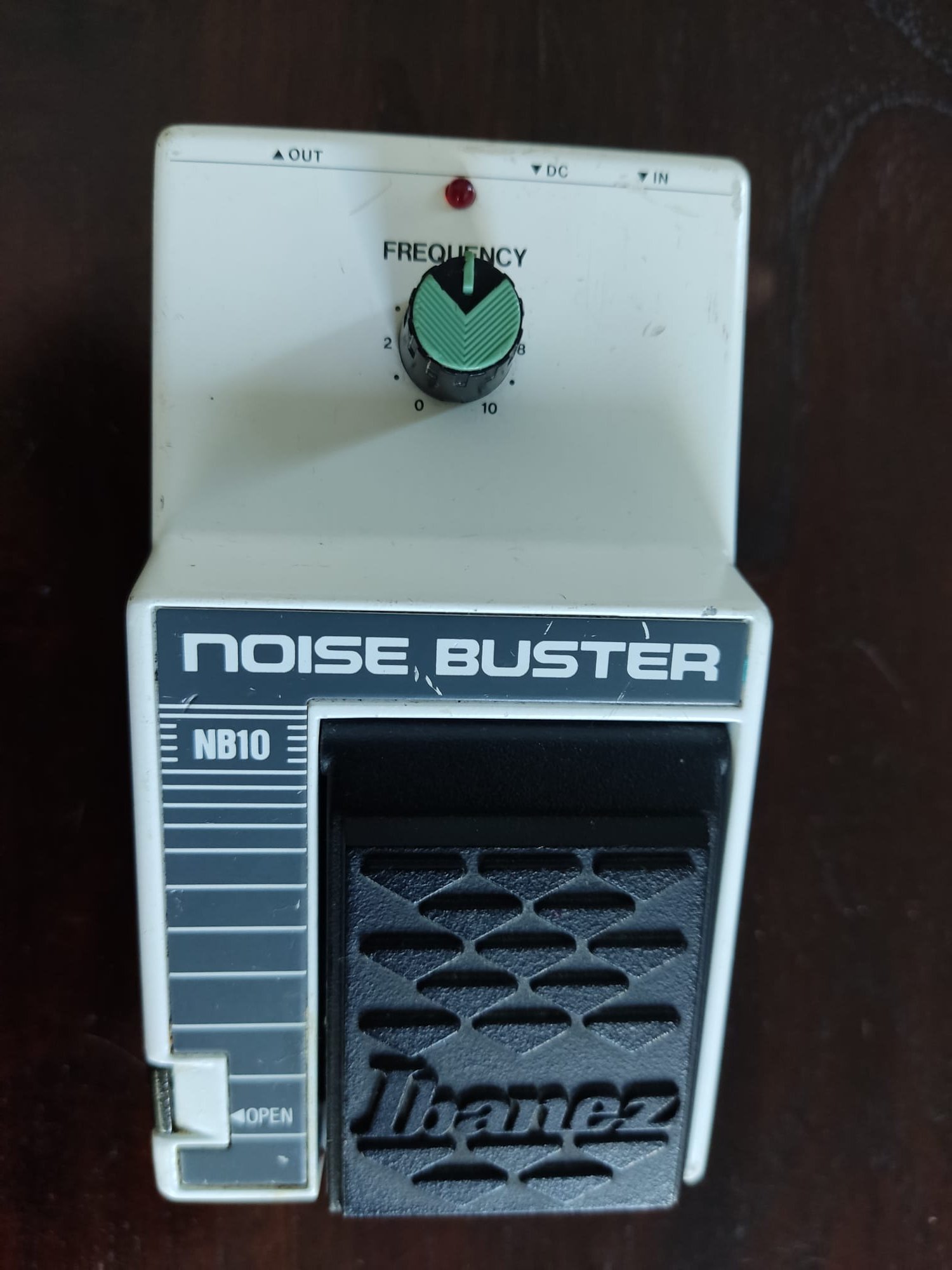 Where to place Ibanez NB10 Noise Buster in pedal chain?