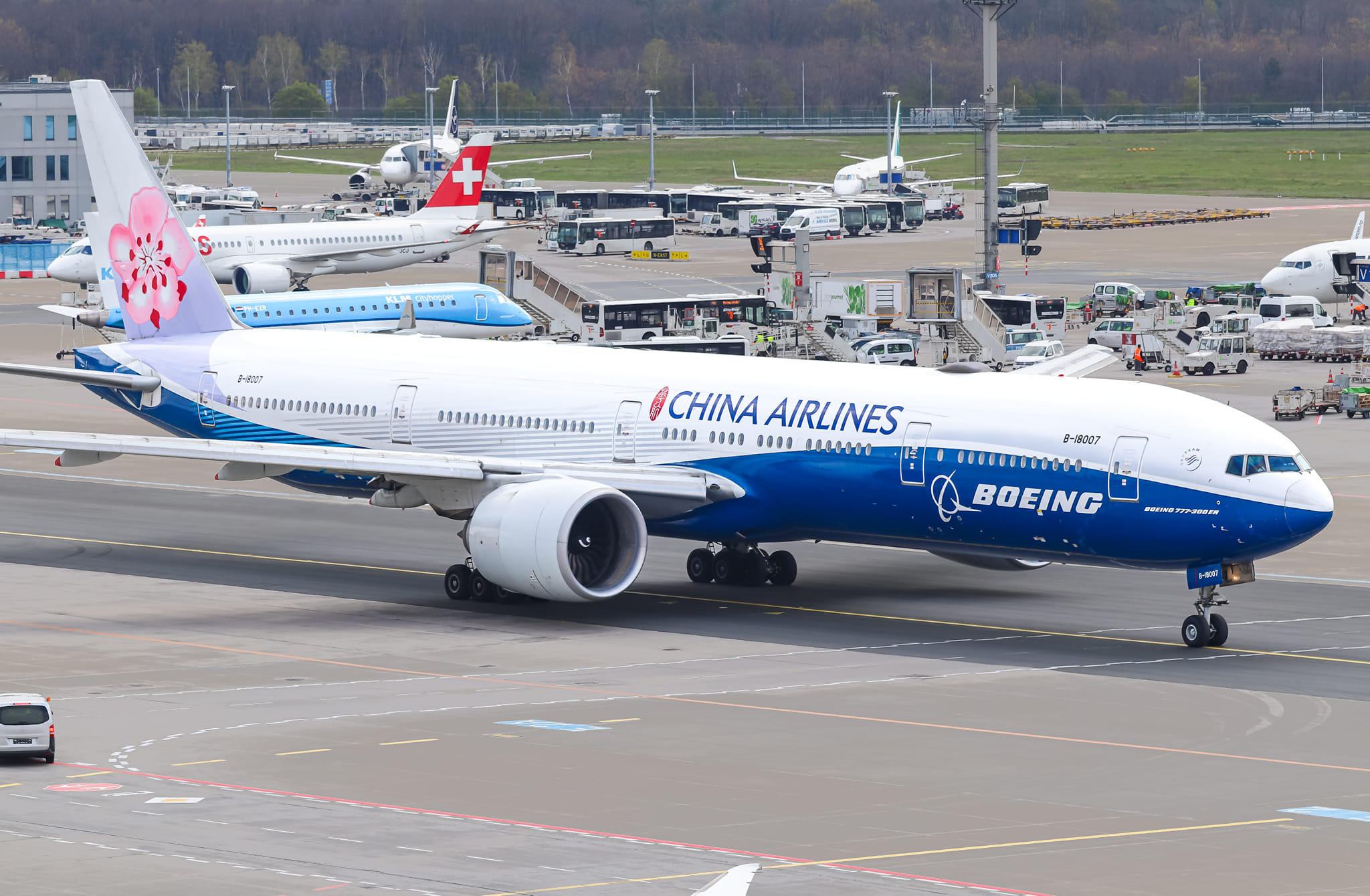 China Airlines 中華航空 The Boeing Company 777-300ER in the Boeing