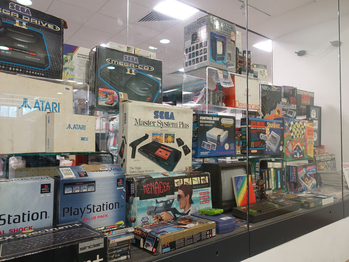 Hi all, i wanted to share with you an auction with lots of retro