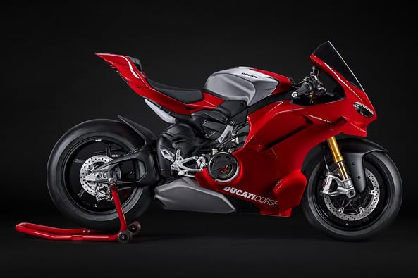 The pinnacle of racing technology. The all-new Panigale V4 R