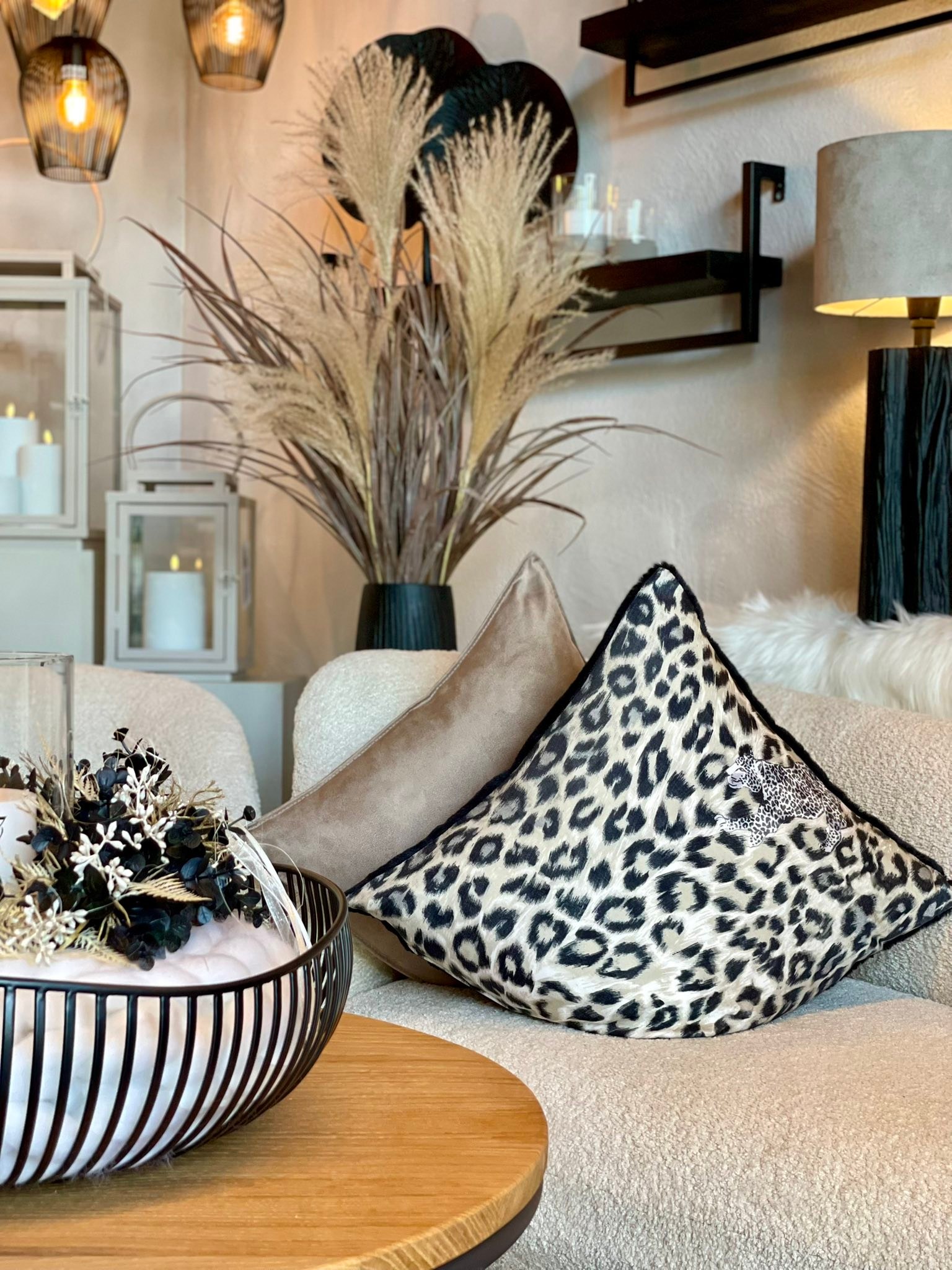 🐆🩶 Verliebt in den Leo-Look🩶🐆 Unsere neuen Kissen im angesagten Leo-Look bringen ein richtig gutes Gefühl in Euer Zuhause