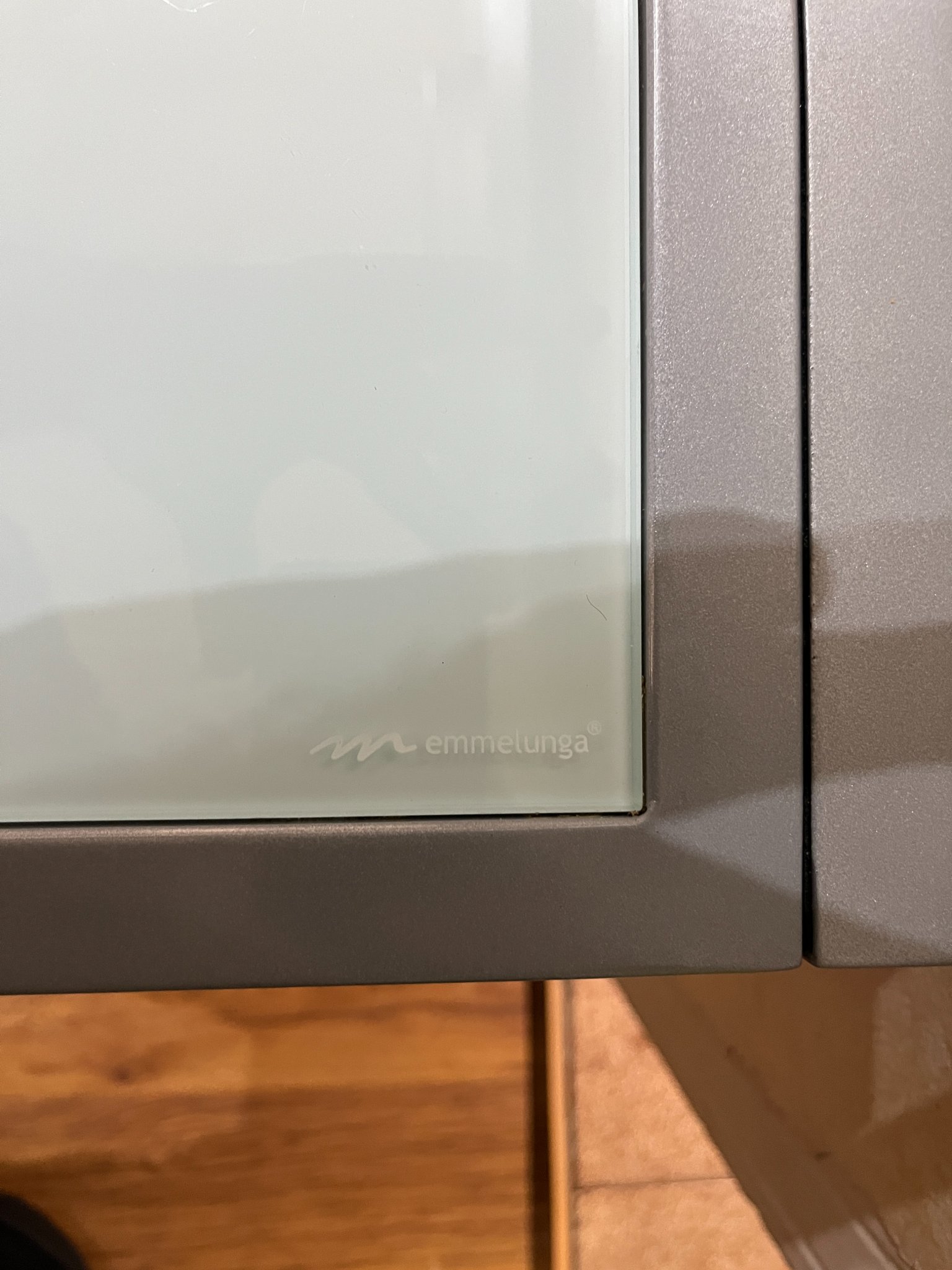Supporto Per Monitor In Vetro Temperato – Bianco, 60x35x8 Cm, Carico 20 Kg, Ergonomico Con Spazio Sotto