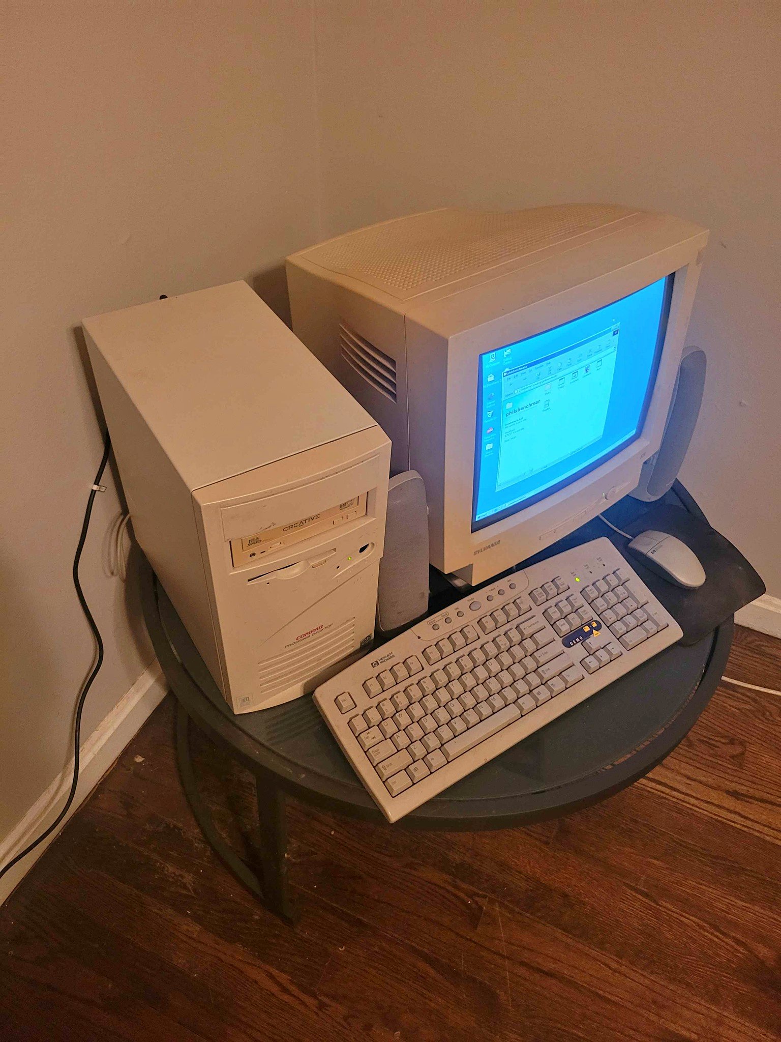 Vintage Windows 98 Computer Compaq Prosignia - Books - Avondale Estates ...