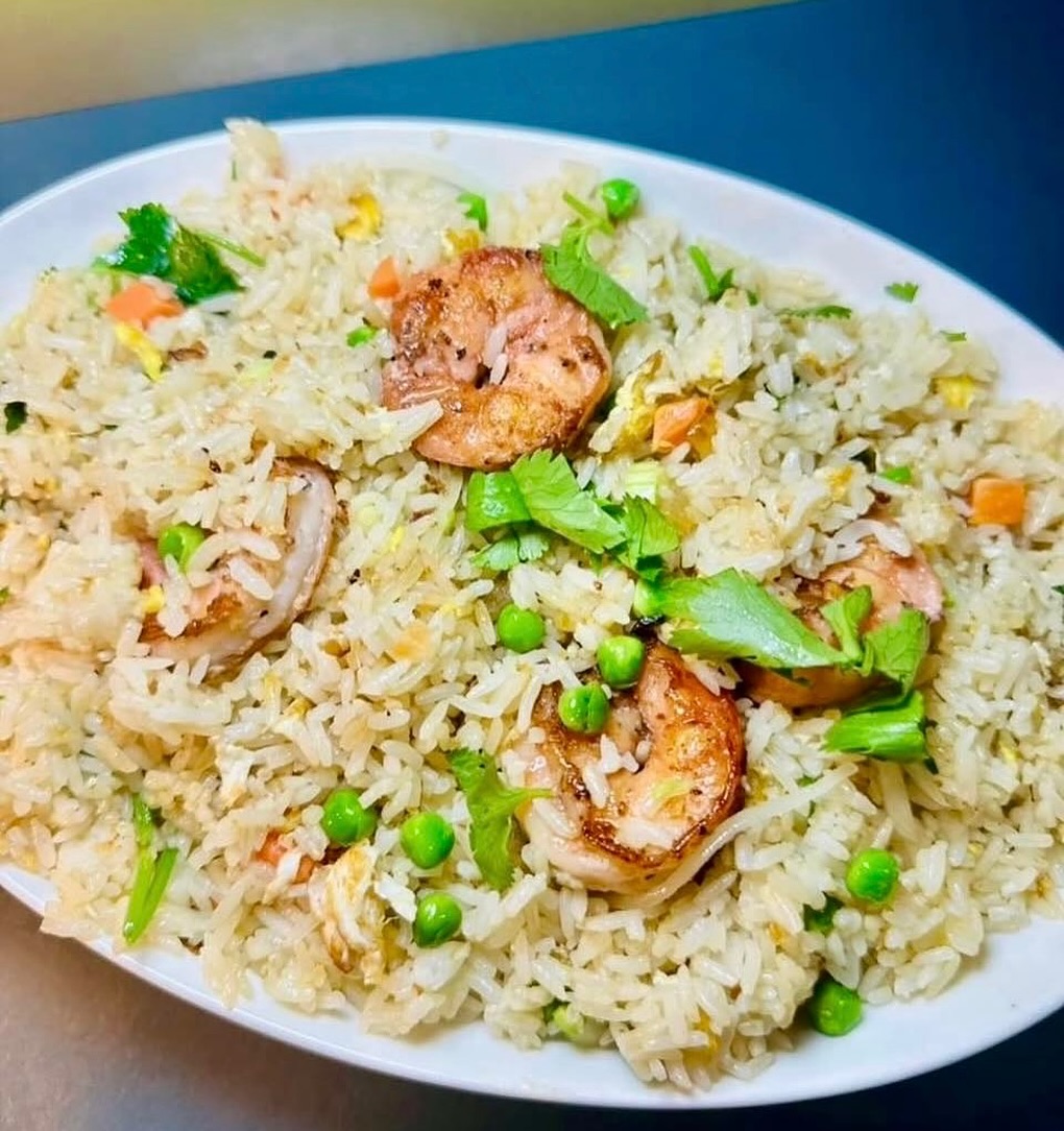 Le's - Do the lunch the right way with our guest favorite fried rice! 😋 ...