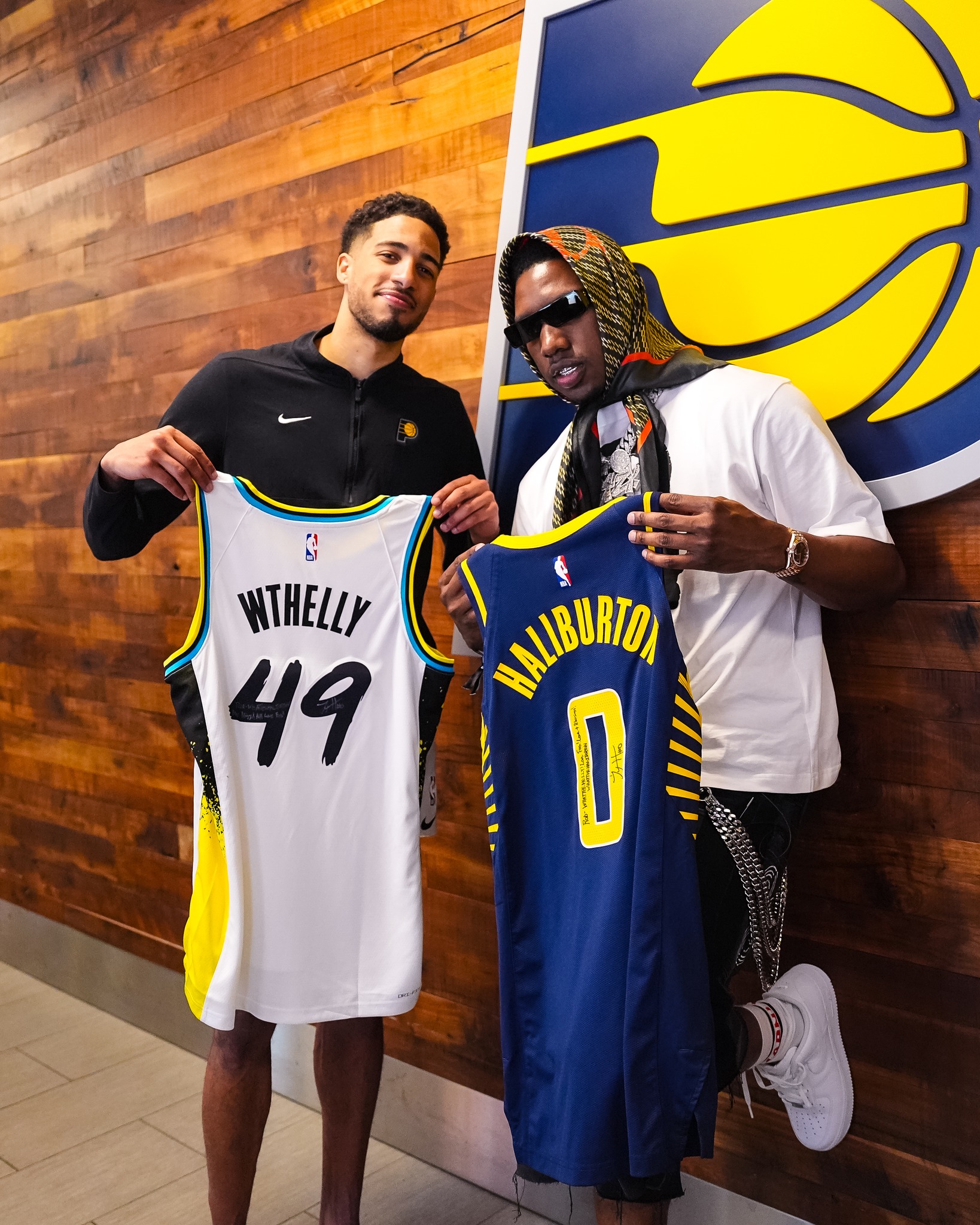What the hellyburton ? Tyrese Haliburton & Rob49 exchanged 