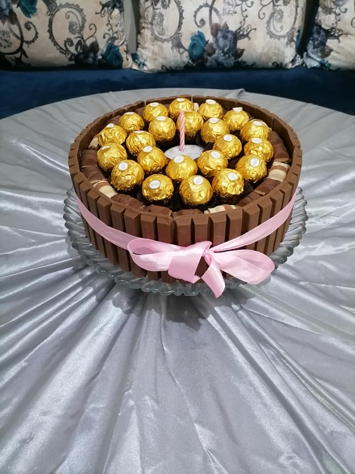 Gateaux Dounia Mon Gateau D Anniversaire Gateau Kitkat Facebook