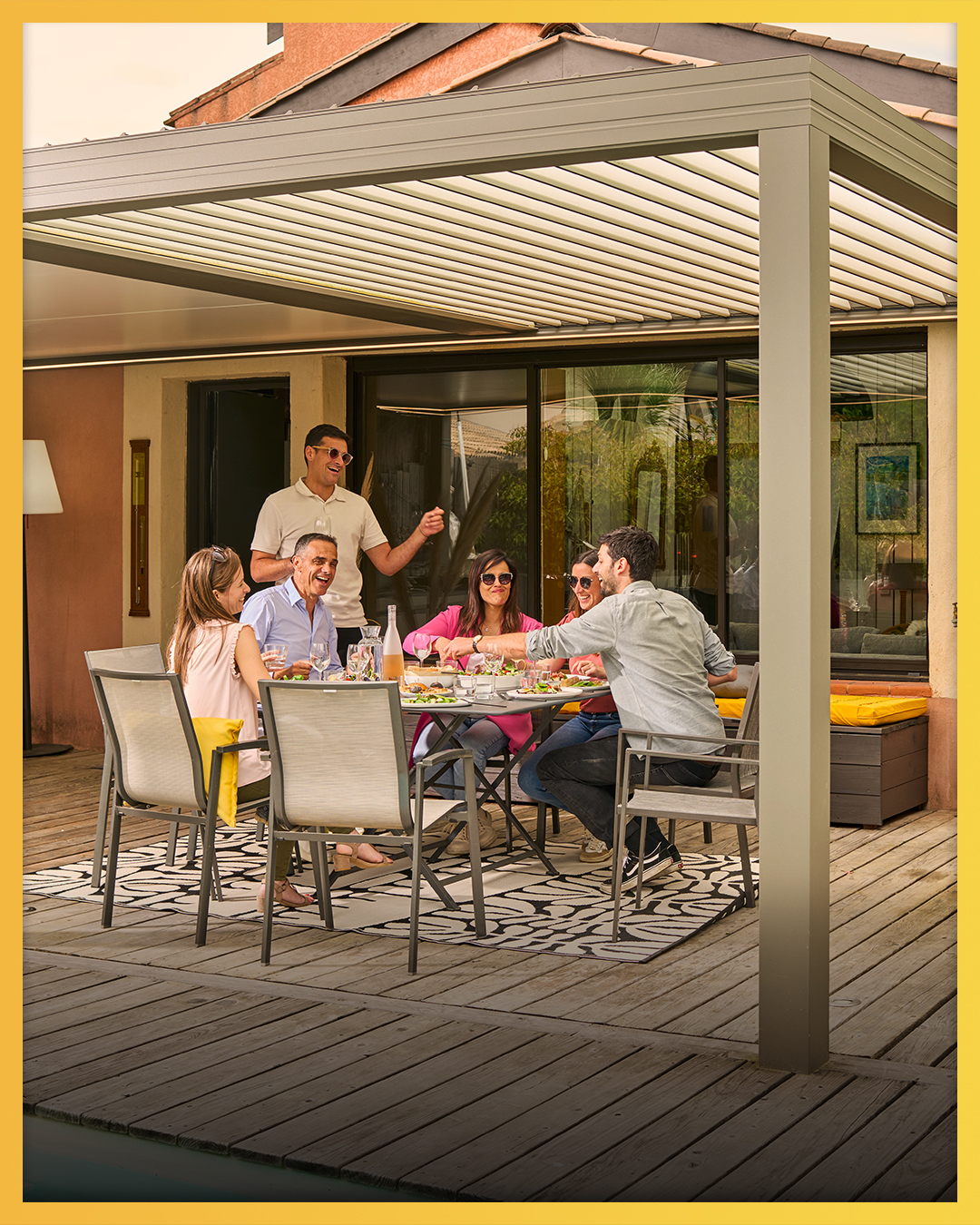 Espace - 🌞 Imaginez un déjeuner en famille sous une pergola, où l’ombre ...