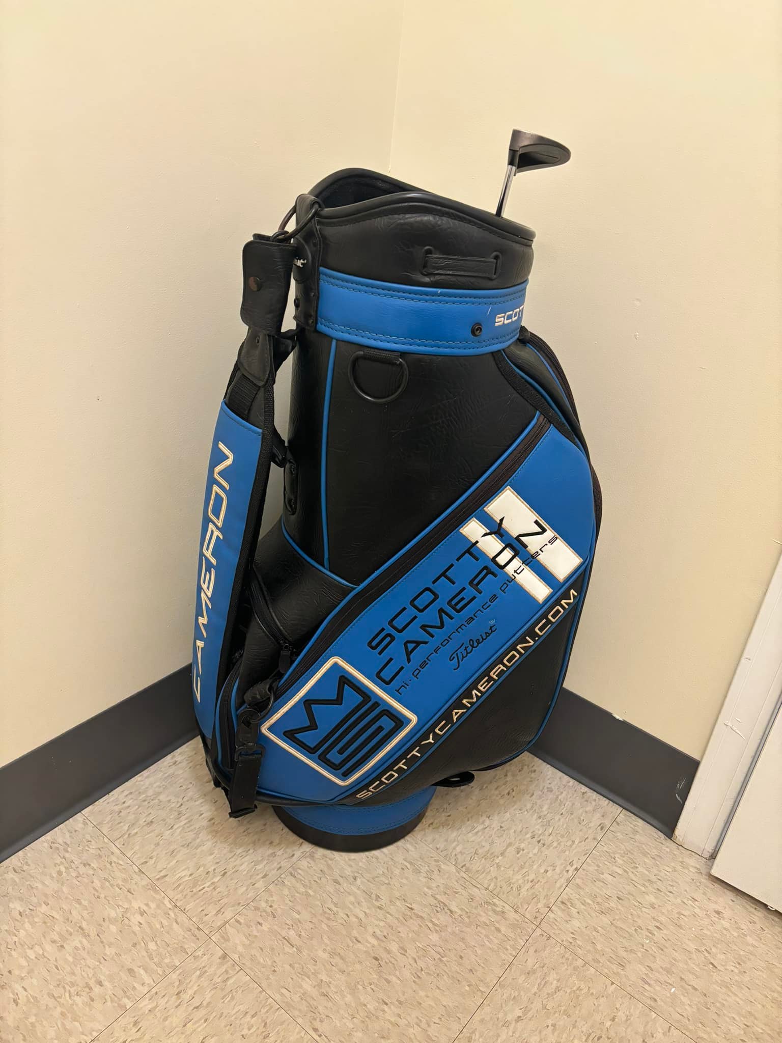 What is the Scott Cameron bag?