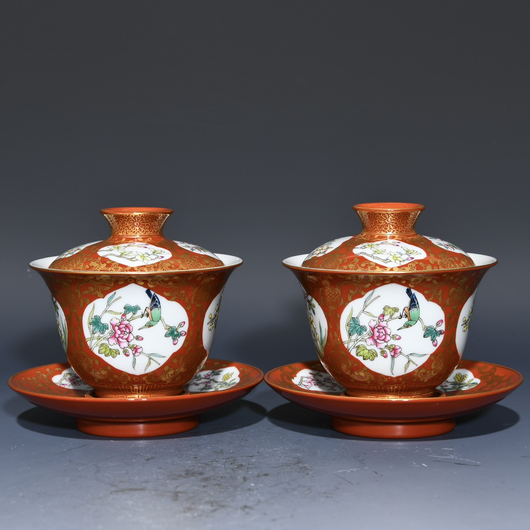 清乾隆珊瑚紅描金開光粉彩花鳥紋蓋碗規格高10cm 直徑11.2cm