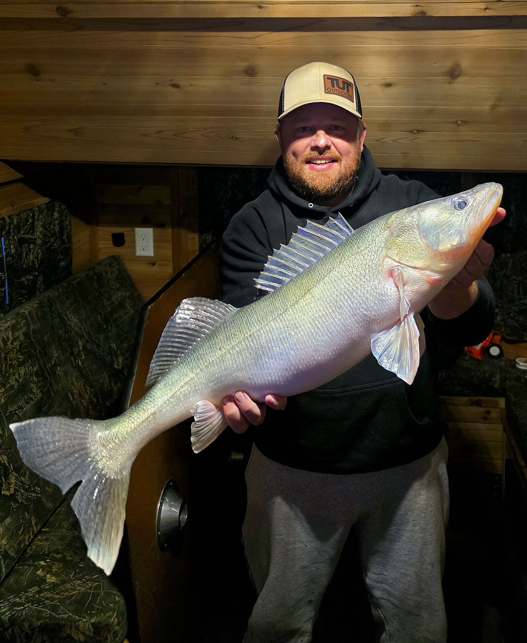 29.5in Lake Winnipeg Greenback Walleye catch