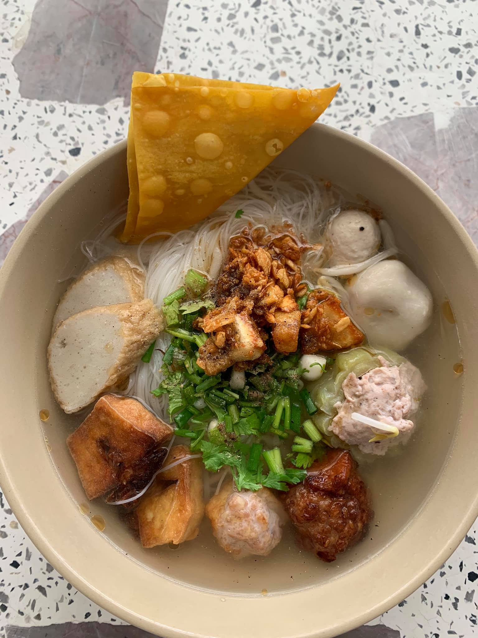 #พร้อมเสรืฟความอร่อยใหม่สดสะอาดแล้... - หนุงหนิง ก๋วยเตี๋ยวแคะ