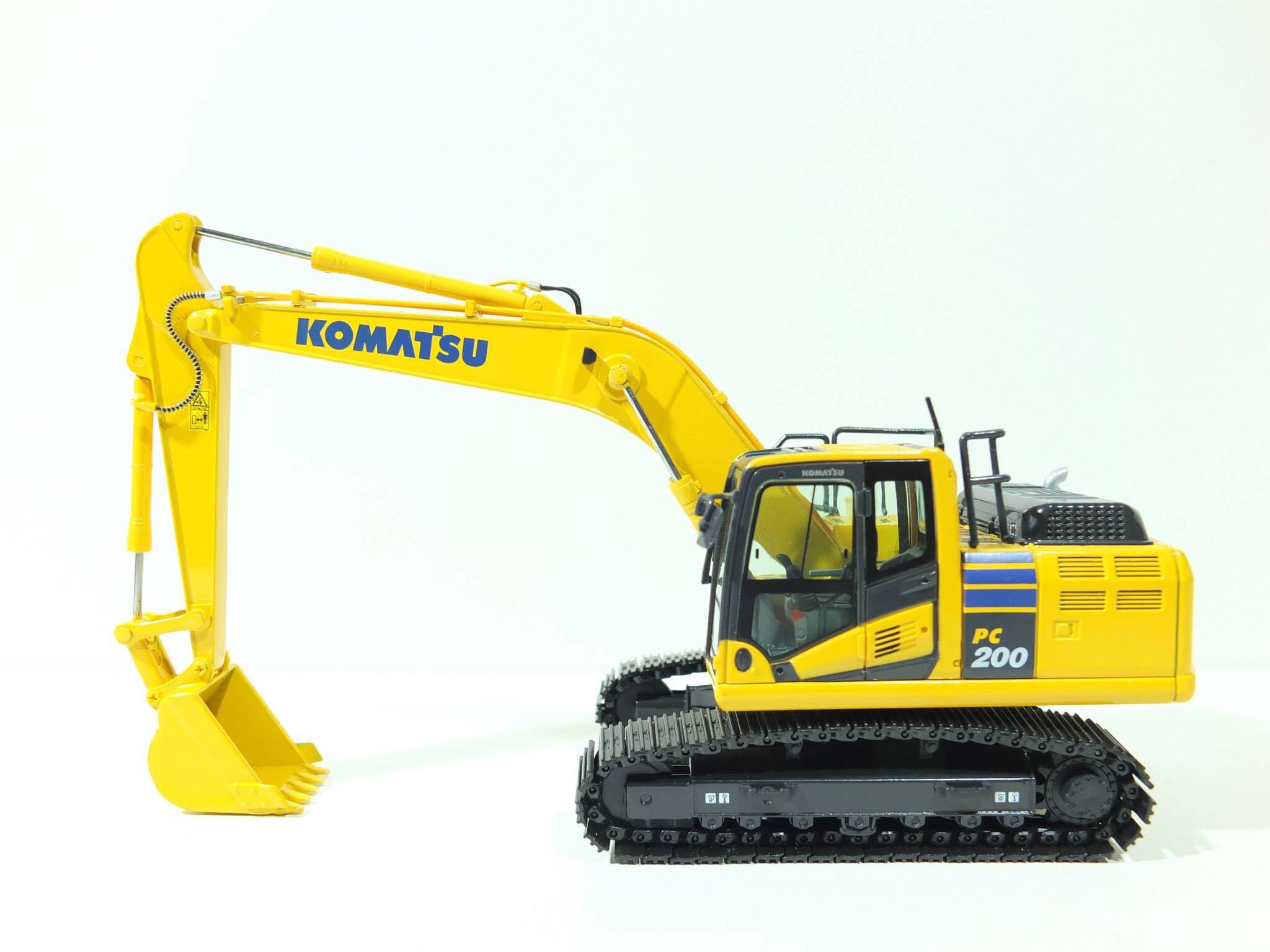 Komatsu PC200-10 1:50 Replicars