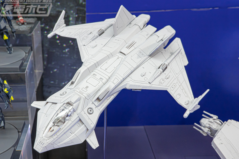 Kotobukiya 1/100 Anvil F8C Lightning (Plastic Model Kit Version