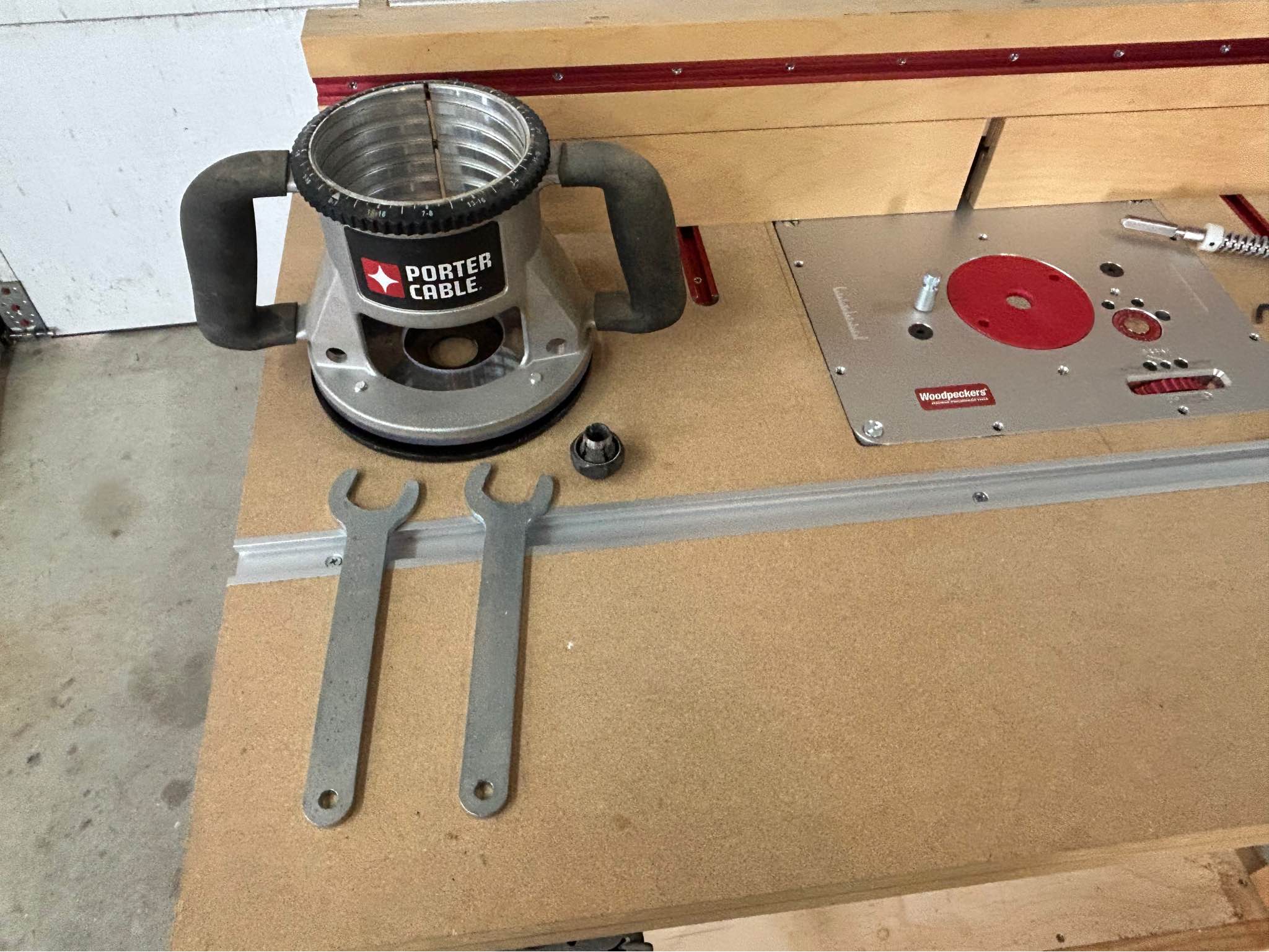 Woodpeckers router lift with Porter Cable 7518 variable speed router ...